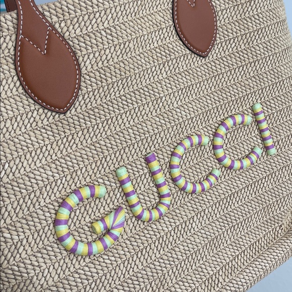 $3,750 New Authentic GUCCI Tote Medium logo leather-trimmed tote bag - Picture 5 of 17